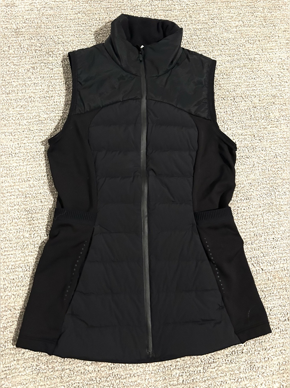 Lululemon Down for It All Vest in black, SZ 4